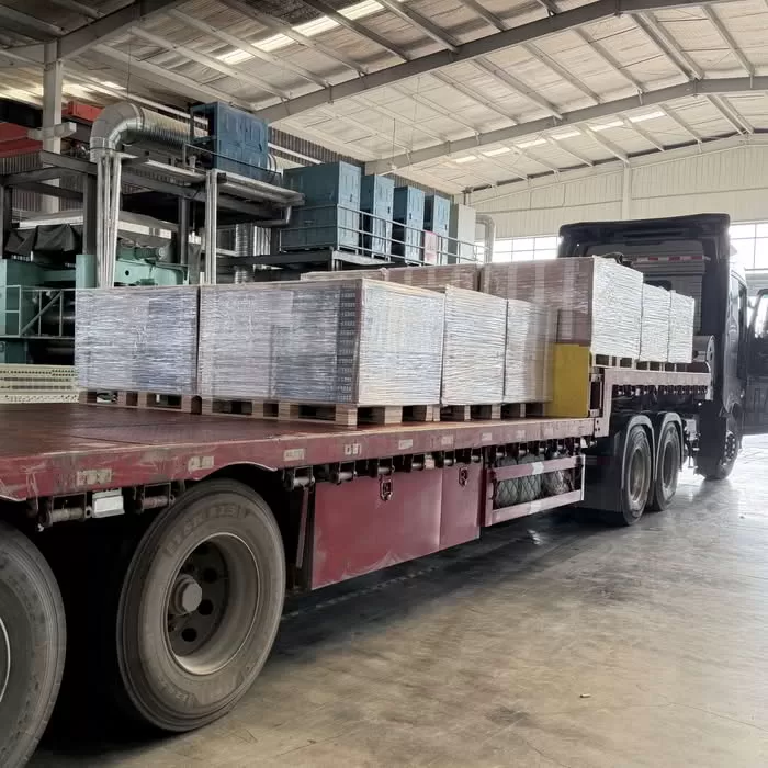 Loading of commodity rigid core SPC flooring with 1.2 meter length planks