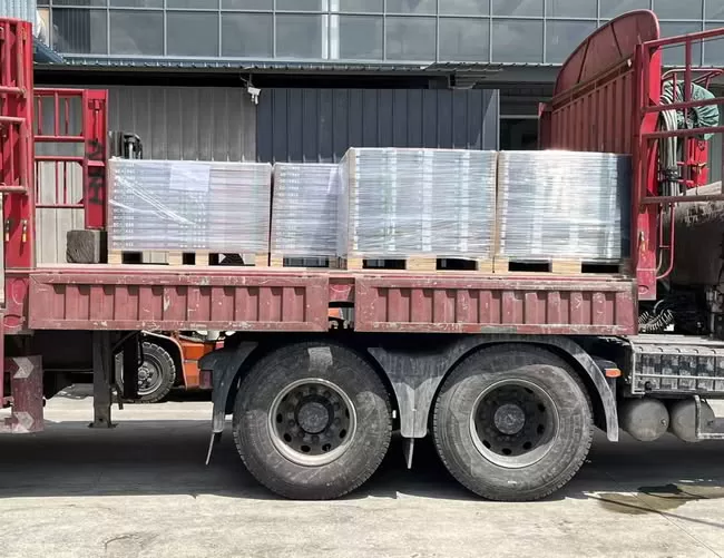 Rigid core SPC Flooring product loading for USA client