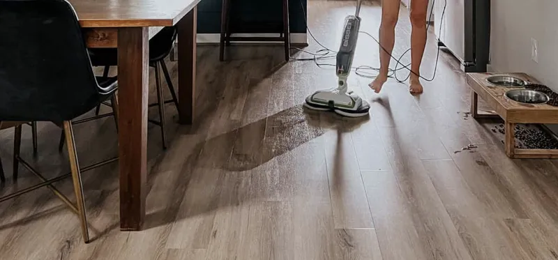 Steam cleaning on vinyl flooring